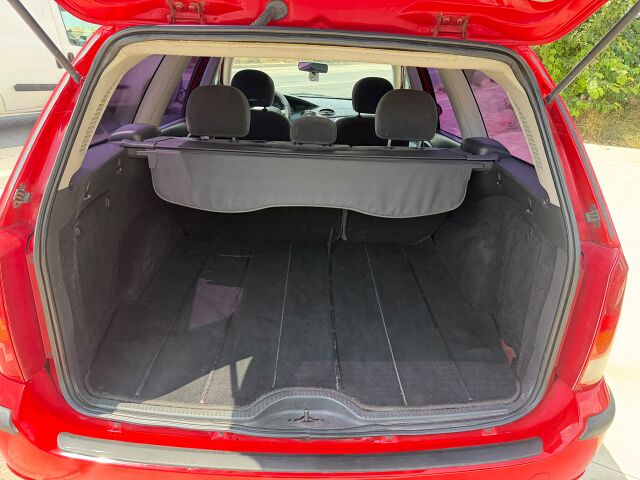 FORD FOCUS GHIA ESTATE 1.6 PETROL SPANISH LHD IN SPAIN 101000 MILES SUPERB 2003